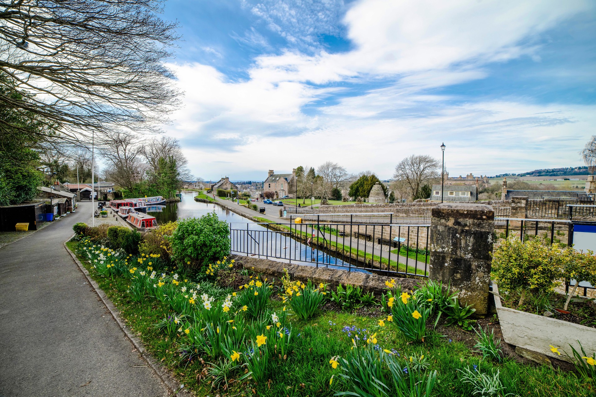 Linlithgow Canal Shutterstock 1713168223 R